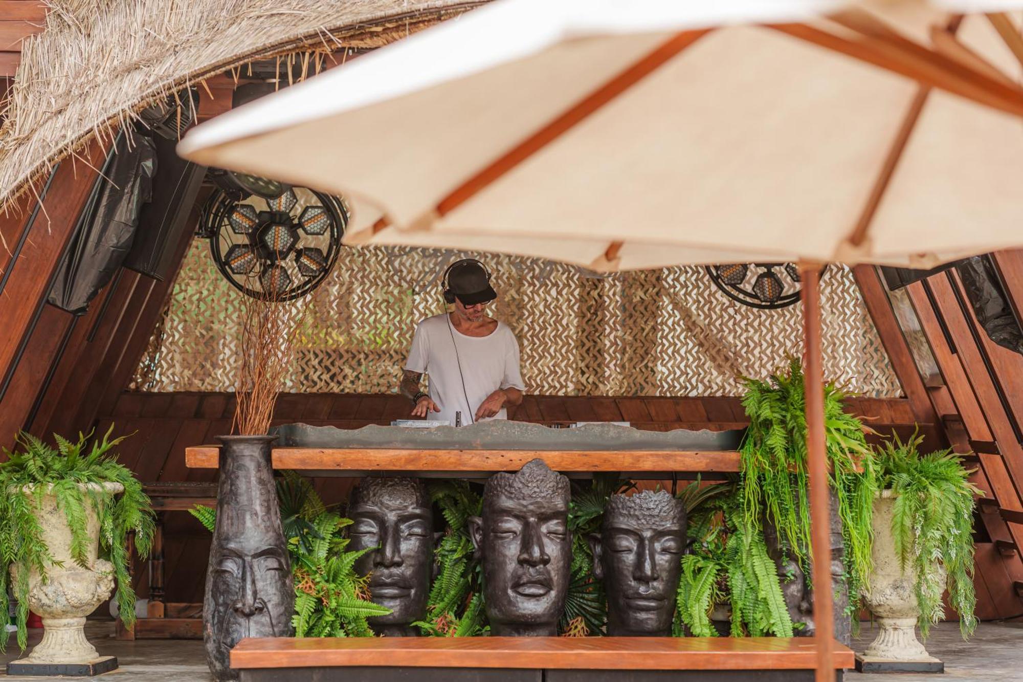 Cafe Del Mar Phuket - Suite & Penthouse Kamala Beach Exterior foto